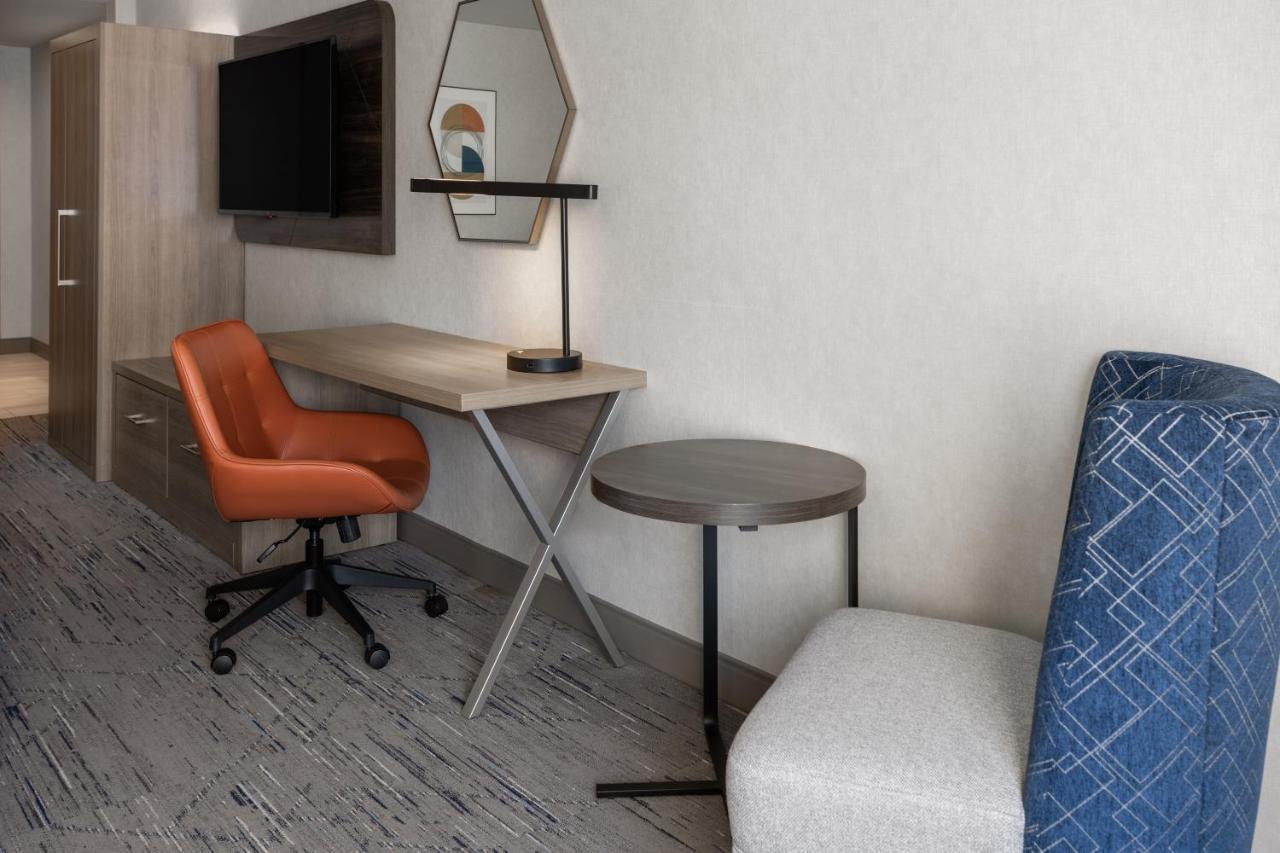 Holiday Inn Express Hotel & Suites Brattleboro By Ihg Eksteriør billede