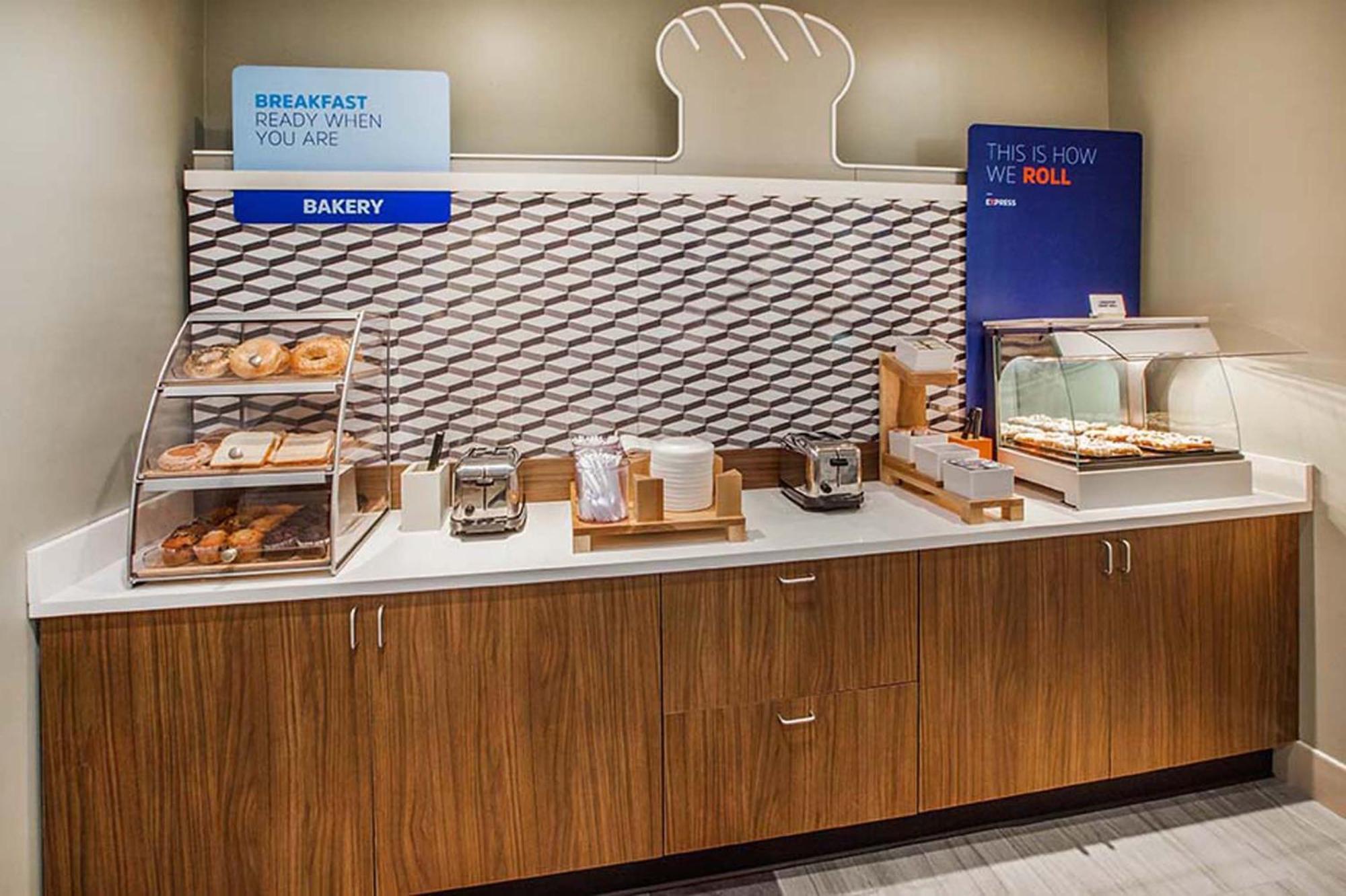 Holiday Inn Express Hotel & Suites Brattleboro By Ihg Eksteriør billede