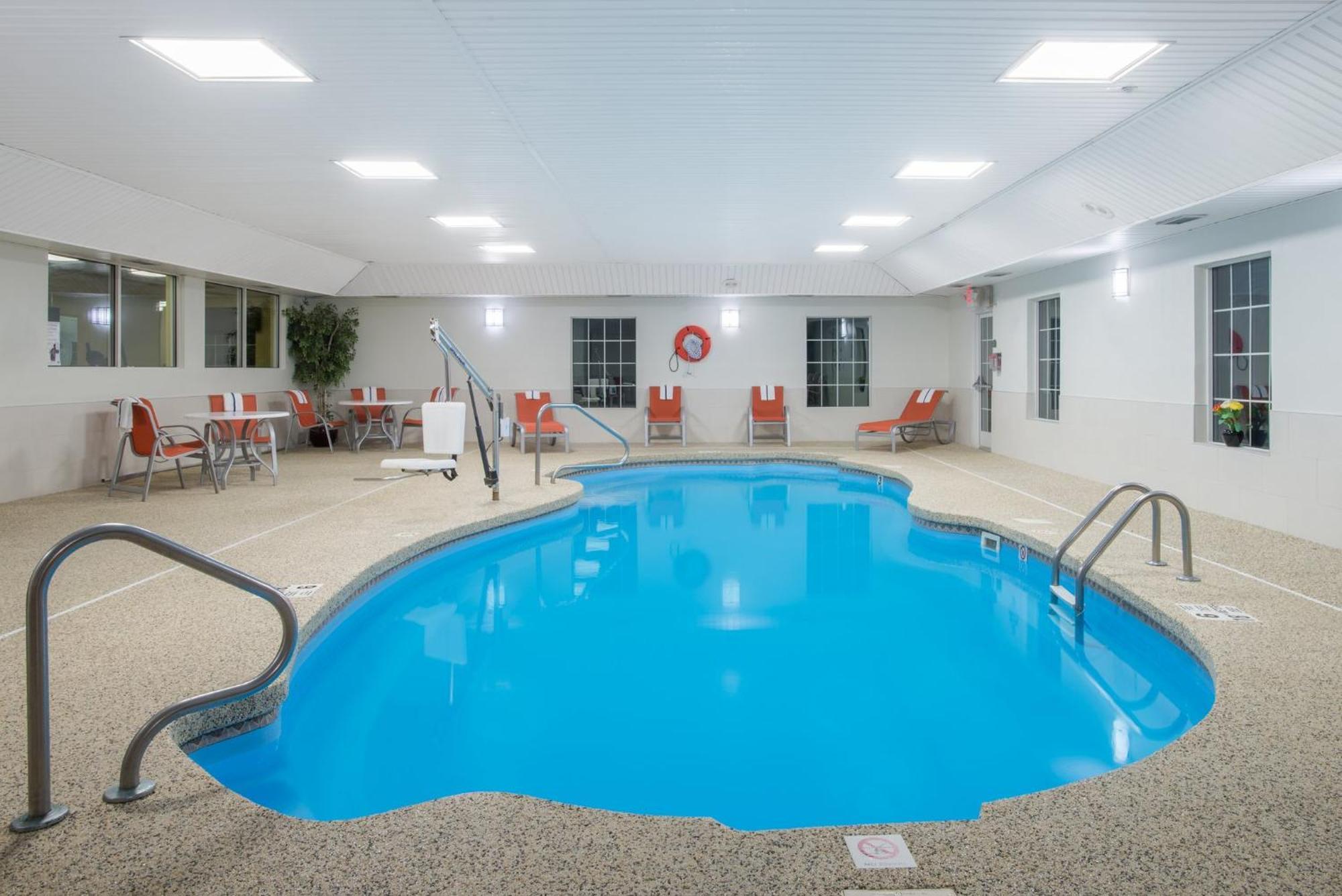 Holiday Inn Express Hotel & Suites Brattleboro By Ihg Eksteriør billede