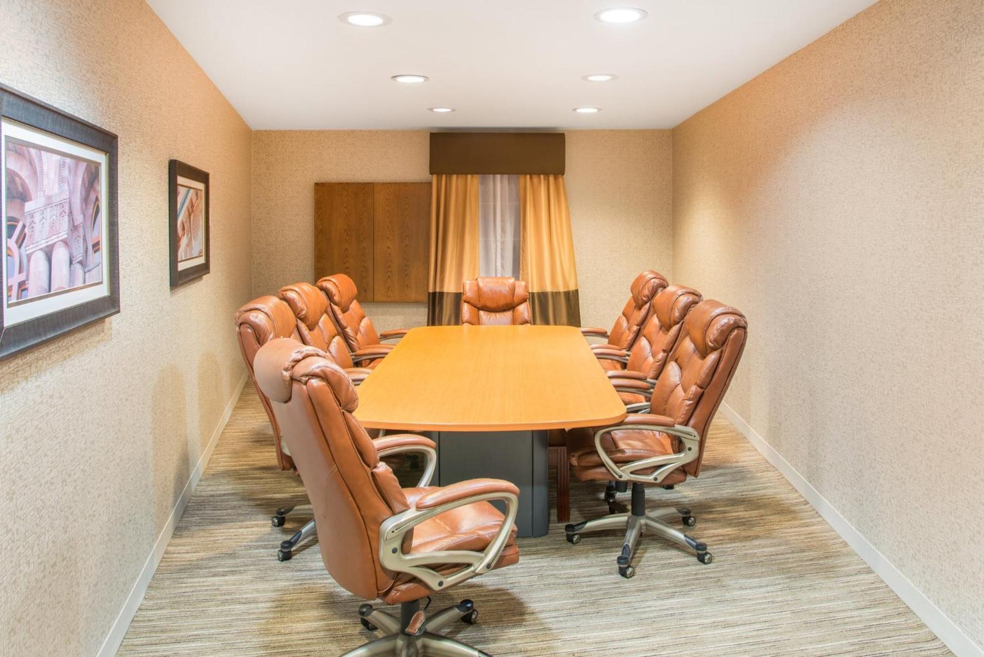 Holiday Inn Express Hotel & Suites Brattleboro By Ihg Eksteriør billede
