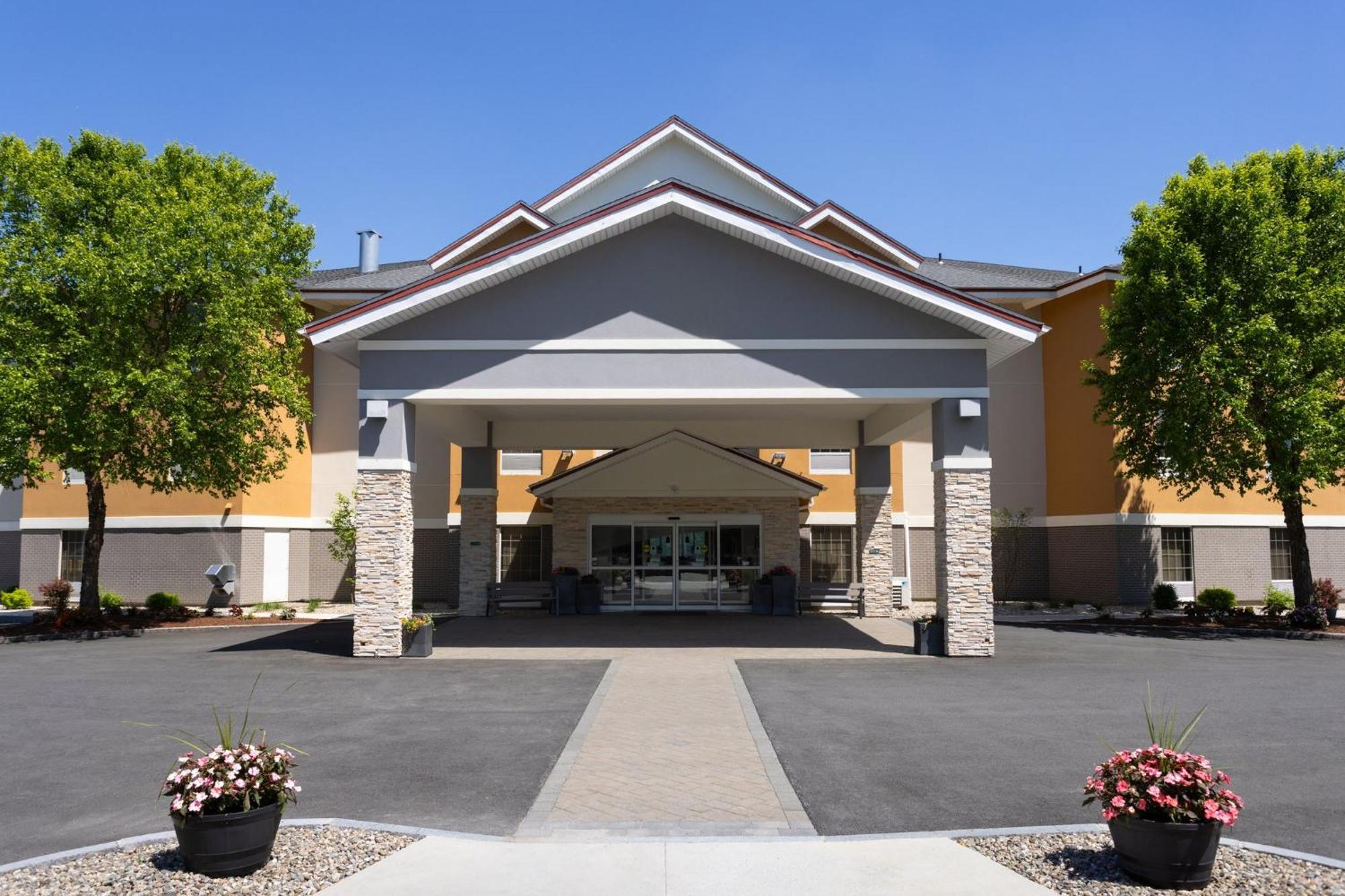 Holiday Inn Express Hotel & Suites Brattleboro By Ihg Eksteriør billede